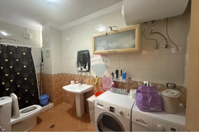 Tirane, jepet me qera apartament 2+1+Ballkon Kati 6, 95 m² 800 € (Kompleksi Delijorgji)