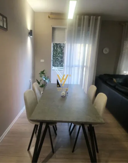 Tirane, jepet me qera apartament 1+1+Ballkon Kati 2, 60 m² 670 € (MYSLYM SHYRI)