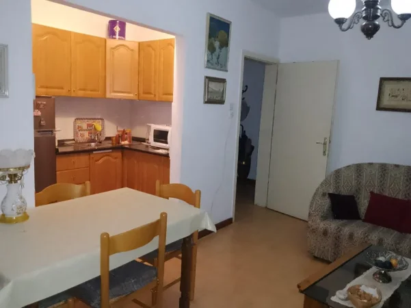 Tirane, jepet me qera apartament 1+1 Kati 3, 55 m² 350 € (Rruga Niko Avrami)