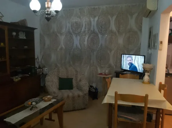 Tirane, jepet me qera apartament 1+1 Kati 3, 55 m² 350 € (Rruga Niko Avrami)