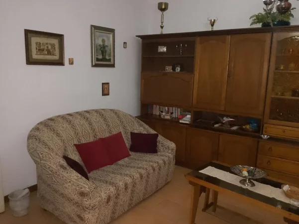 Tirane, jepet me qera apartament 1+1 Kati 3, 55 m² 350 € (Rruga Niko Avrami)