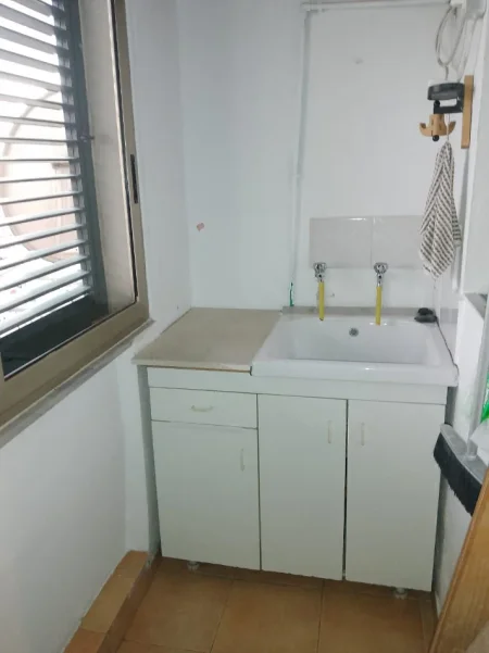 Tirane, jepet me qera apartament 1+1 Kati 3, 55 m² 350 € (Rruga Niko Avrami)