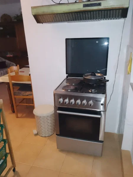 Tirane, jepet me qera apartament 1+1 Kati 3, 55 m² 350 € (Rruga Niko Avrami)