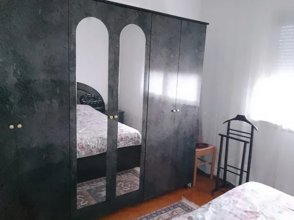 Tirane, jepet me qera apartament 1+1 Kati 3, 55 m² 350 € (Rruga Niko Avrami)