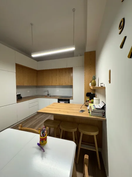 Tirane, shitet apartament 2+1+Ballkon Kati 5, 132 m² 380.000 € (Pazari i Ri)