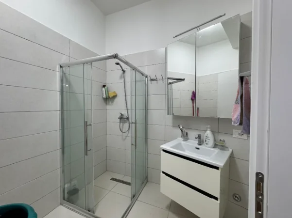 Tirane, shitet apartament 2+1+Ballkon Kati 5, 132 m² 380.000 € (Pazari i Ri)