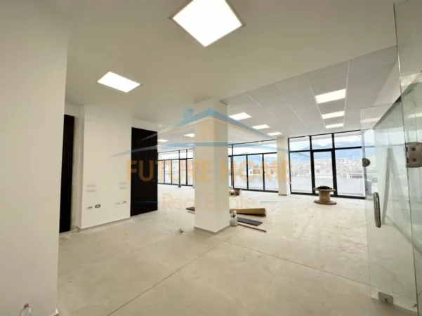 Tirane, jepet me qera zyre Kati 2, 418 m² 3.000 € (Unaza e re)