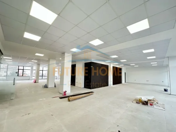 Tirane, jepet me qera zyre Kati 2, 418 m² 3.000 € (Unaza e re)