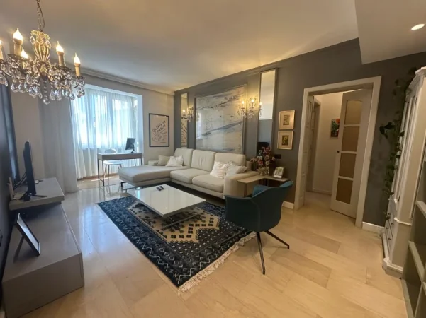 Tirane, jepet me qera apartament 3+1+Ballkon Kati 3, 110 m² 900 € (Rruga e Durresit)