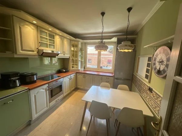 Tirane, jepet me qera apartament 3+1+Ballkon Kati 3, 110 m² 900 € (Rruga e Durresit)