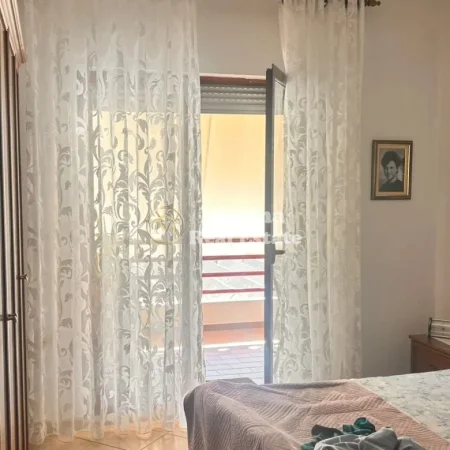 Tirane, jepet me qera apartament 2+1 Kati 5, 90 m² 700 € (Rruga e Kavajes)