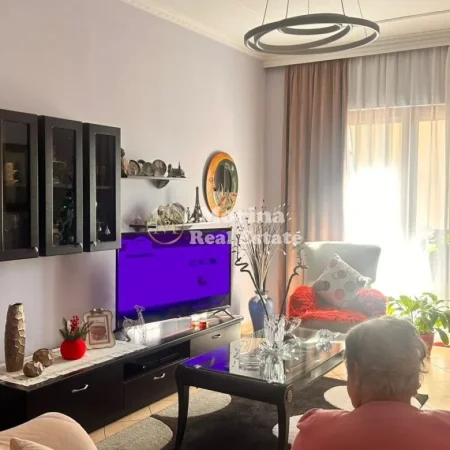 Tirane, jepet me qera apartament 2+1 Kati 5, 90 m² 700 € (Rruga e Kavajes)