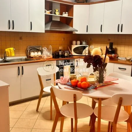 Tirane, jepet me qera apartament 2+1 Kati 5, 90 m² 700 € (Rruga e Kavajes)