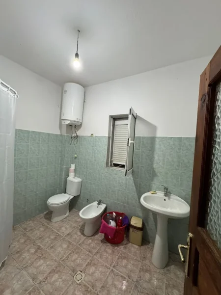 Tirane, jepet me qera apartament 2+1+Aneks+Ballkon Kati 0, 114 m² 400 € (ne rrugen Ramazan Bogdani Tirane)
