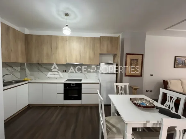 Durres, jepet me qera apartament 2+1+Ballkon Kati 3, 105 m² 400 € (Prane Kazazit Durres)