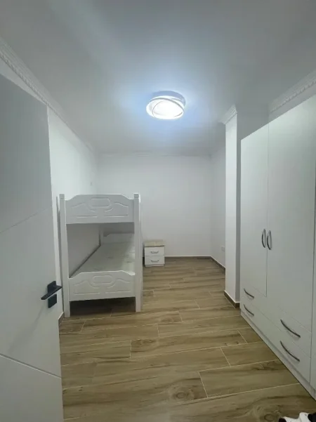 Tirane, jepet me qera apartament 2+1+Ballkon Kati 3, 90 m² 600 € (Rruga Idriz Dollaku, Ali Demi, Tiranë)