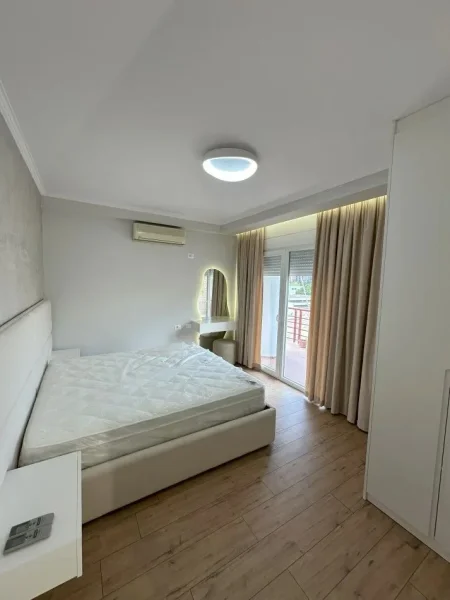 Tirane, jepet me qera apartament 2+1+Ballkon Kati 2, 107 m² 1.000 € (DON BOSKO)