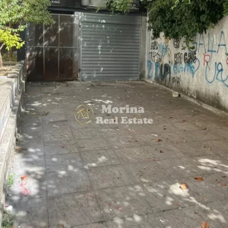 Tirane, jepet me qera magazine Kati 0, 30 m² 300 € (Kristal Center)