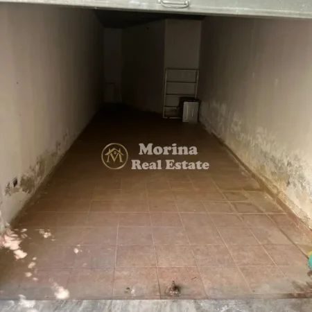 Tirane, jepet me qera magazine Kati 0, 30 m² 300 € (Kristal Center)