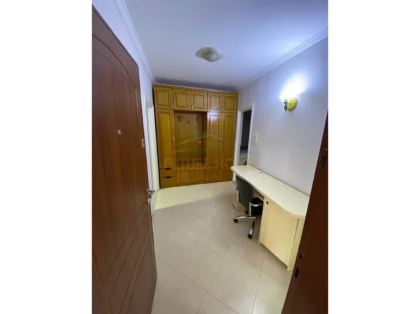 Tirane, shitet apartament 1+1 Kati 4, 59 m² 130.000 € (ISH PARKU AUTOBUZAVE)