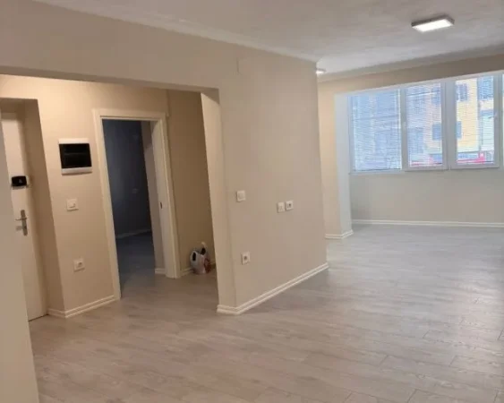 Tirane, jepet me qera ambjent biznesi Kati 1, 70 m² 800 € (rruga myslym shyri)