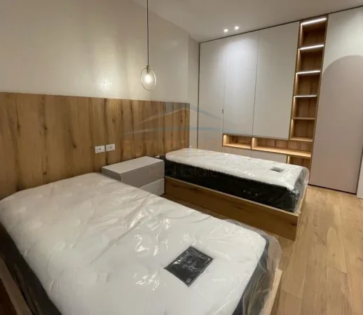 Tirane, jepet me qera Vile 3 Katshe Kati 0, 340 m² 3.000 € (teg)