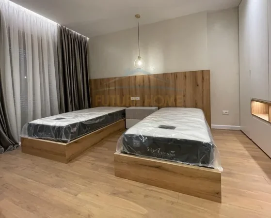 Tirane, jepet me qera Vile 3 Katshe Kati 0, 340 m² 3.000 € (teg)
