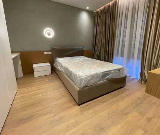Tirane, jepet me qera Vile 3 Katshe Kati 0, 340 m² 3.000 € (teg)