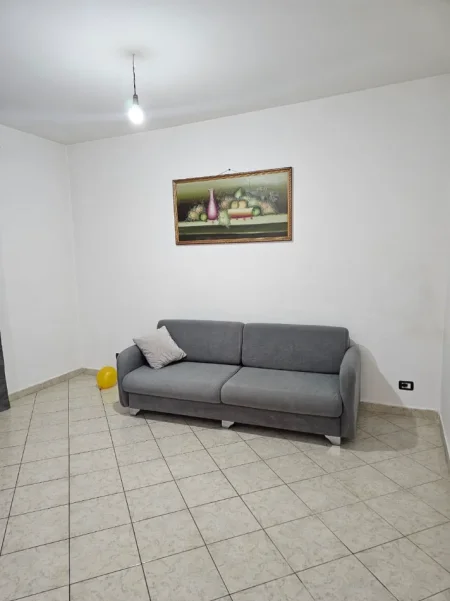 Tirane, jepet me qera apartament 2+1 Kati 1, 80 m² 370 € 