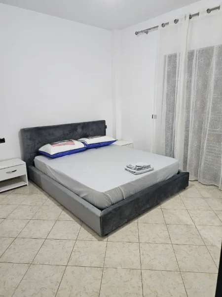 Tirane, jepet me qera apartament 2+1 Kati 1, 80 m² 370 € 