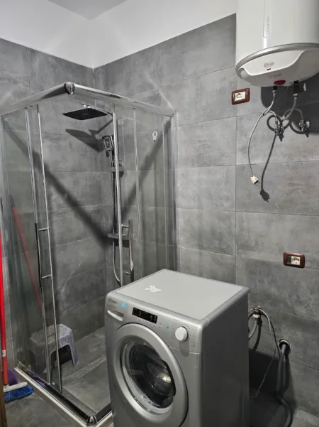 Tirane, jepet me qera apartament 2+1 Kati 1, 80 m² 370 € 