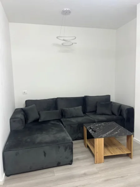 Tirane, jepet me qera apartament 1+1+Ballkon Kati 1, 60 m² 650 € (Bulevardi Zogu I)