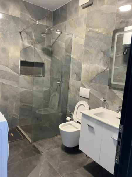 Tirane, jepet me qera apartament 1+1+Ballkon Kati 1, 60 m² 650 € (Bulevardi Zogu I)