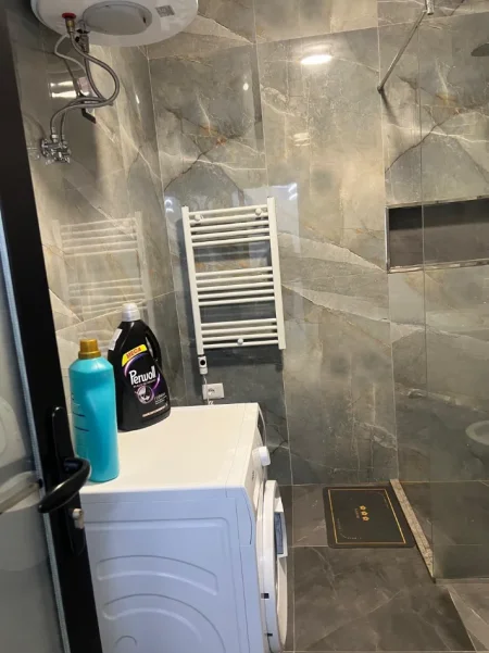 Tirane, jepet me qera apartament 1+1+Ballkon Kati 1, 60 m² 650 € (Bulevardi Zogu I)