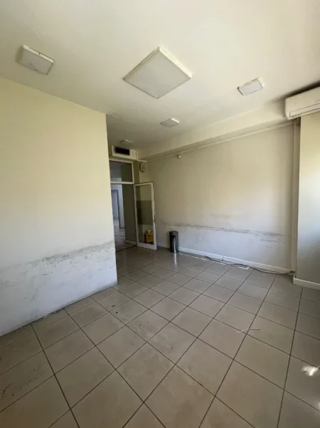 Tirane, jepet me qera zyre Kati 1, 200 m² 3.000 € (SELVIA)