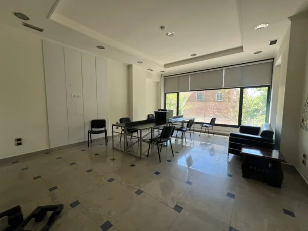 Tirane, shitet ambjent biznesi , 350 m² 1.500.000 € (Bllok)