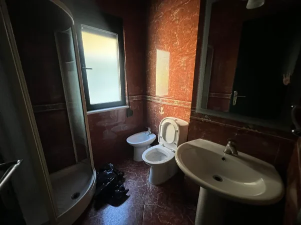 Tirane, shitet ambjent biznesi , 350 m² 1.500.000 € (Bllok)