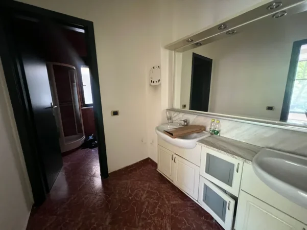 Tirane, shitet ambjent biznesi , 350 m² 1.500.000 € (Bllok)