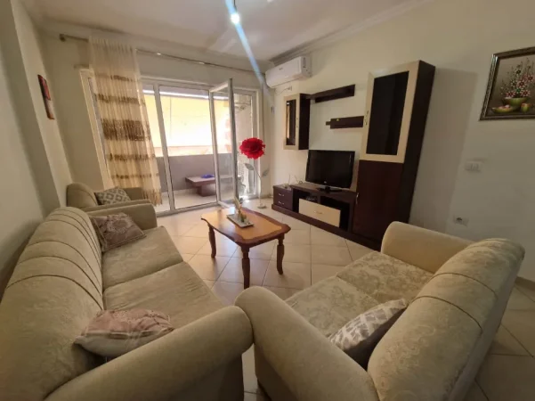 Tirane, jepet me qera apartament 1+1 Kati 4, 70 m² 450 € (Rruga Loni Ligori)