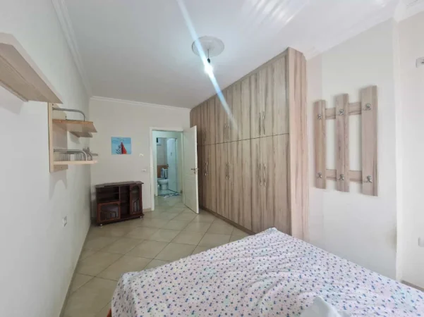 Tirane, jepet me qera apartament 1+1 Kati 4, 70 m² 450 € (Rruga Loni Ligori)