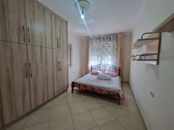 Tirane, jepet me qera apartament 1+1 Kati 4, 70 m² 450 € (Rruga Loni Ligori)