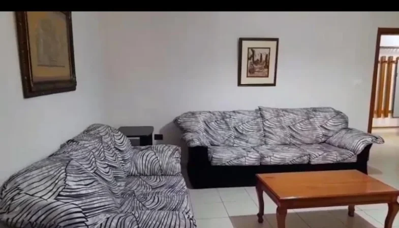 Tirane, jepet me qera apartament 2+1 Kati 1, 90 m² 500 € (Oxhaku)