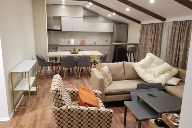 Tirane, jepet me qera apartament 2+1+Ballkon Kati 6, 100 m² 500 € (Fresku)