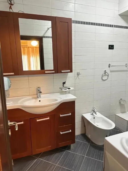Tirane, jepet me qera apartament 2+1 Kati 7, 104 m² 900 € (RRUGA E ELBASANIT)