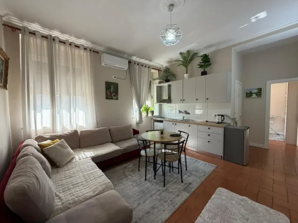 Tirane, jepet me qera apartament 2+1 Kati 3, 85 m² 650 € (Rruga e Durresit)