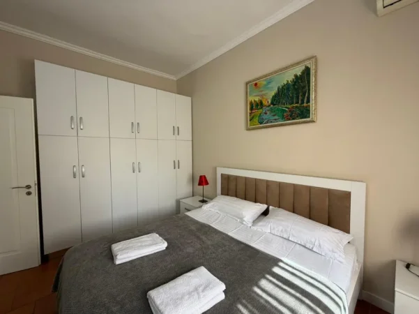 Tirane, jepet me qera apartament 2+1 Kati 3, 85 m² 650 € (Rruga e Durresit)