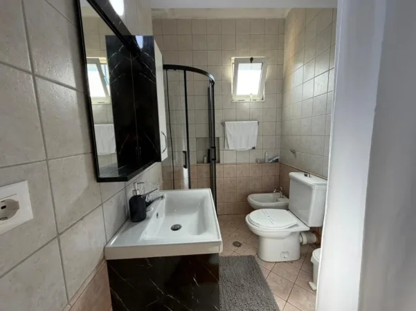 Tirane, jepet me qera apartament 2+1 Kati 3, 85 m² 650 € (Rruga e Durresit)