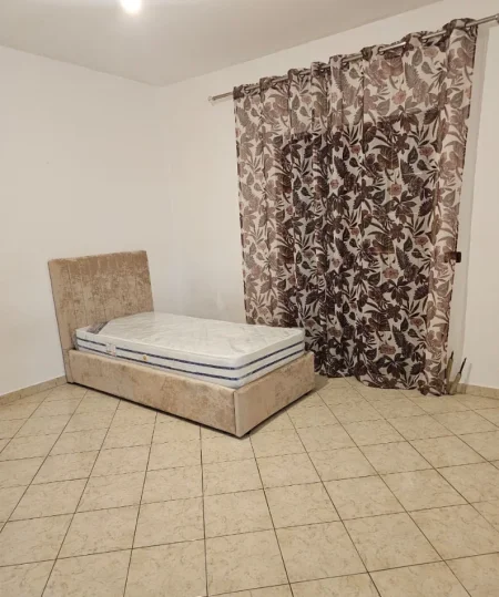 Tirane, jepet me qera apartament 2+1 , 120 m² 350 € 