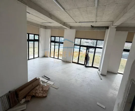 Tirane, jepet me qera ambjent biznesi Kati 0, 125 m² 1.400 € (Dritan Hoxha)