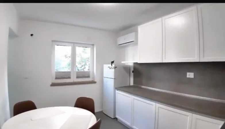 Tirane, jepet me qera zyre Kati 2, 130 m² 1.500 € (RRUGA E DURRESIT)